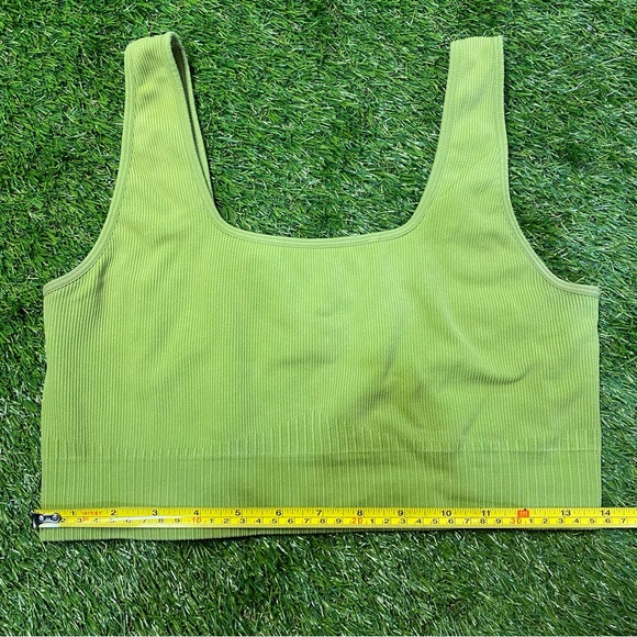 ✨SOLD✨Green Ribbed Crop Top - Picture 2 of 3